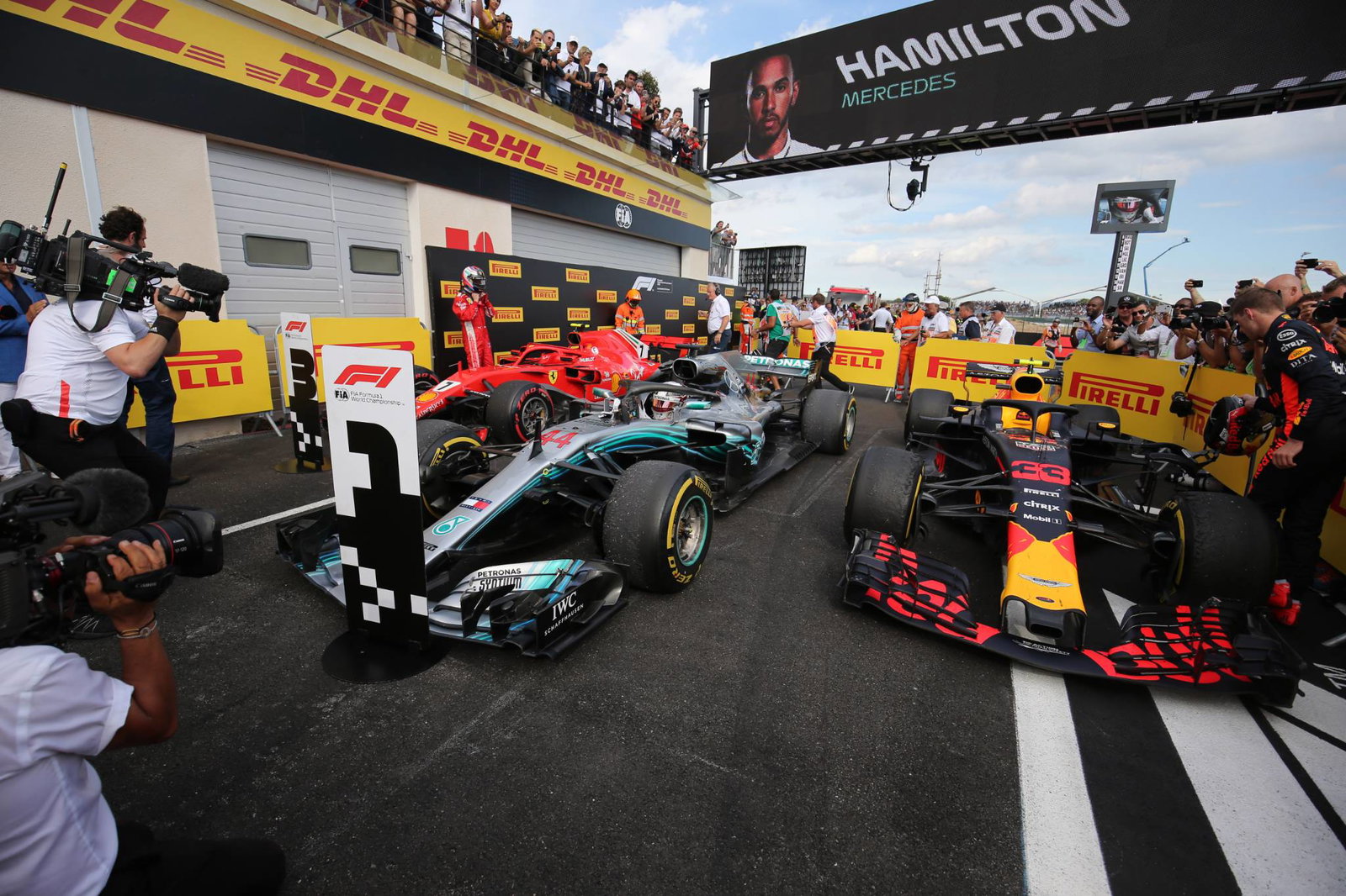 Mercedes memantau pembaruan mesin setelah Bottas, masalah Perez