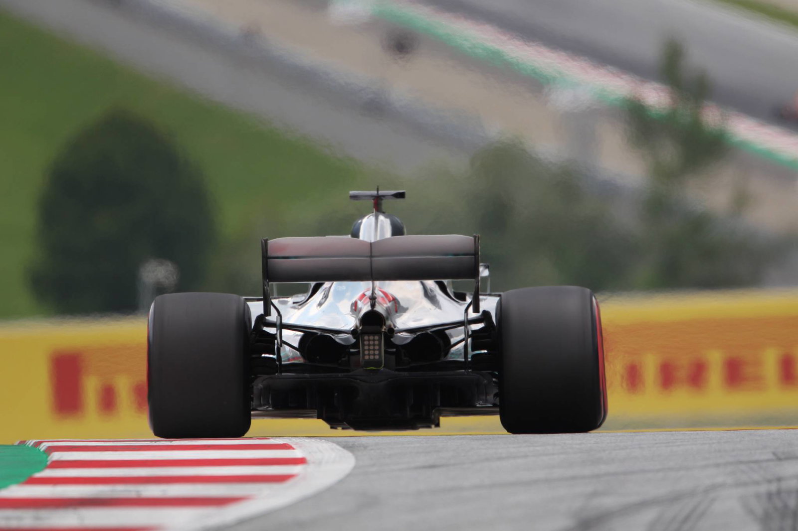 Verstappen’s “disciplined” tyre tactics key to Austria win - Red Bull