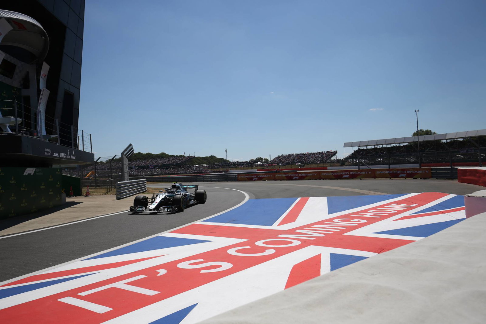 Hamilton questions Ferrari's 'interesting tactics' after Kimi clash