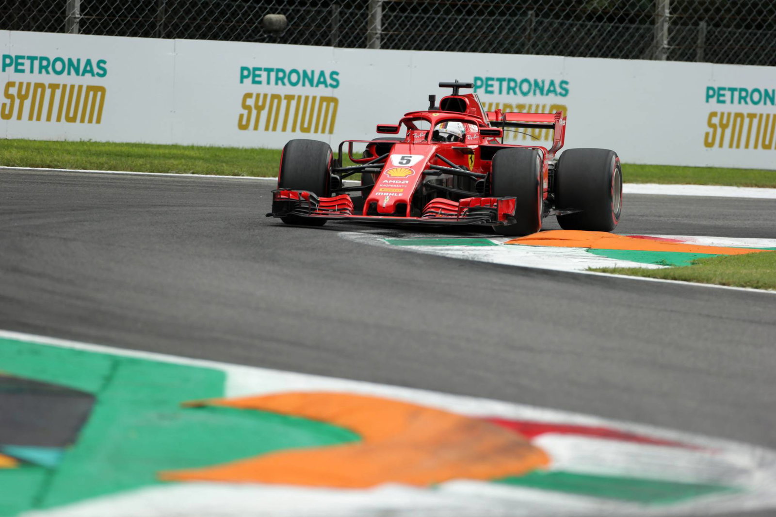 Vettel on top as Hamilton splits Ferraris before qualifying
