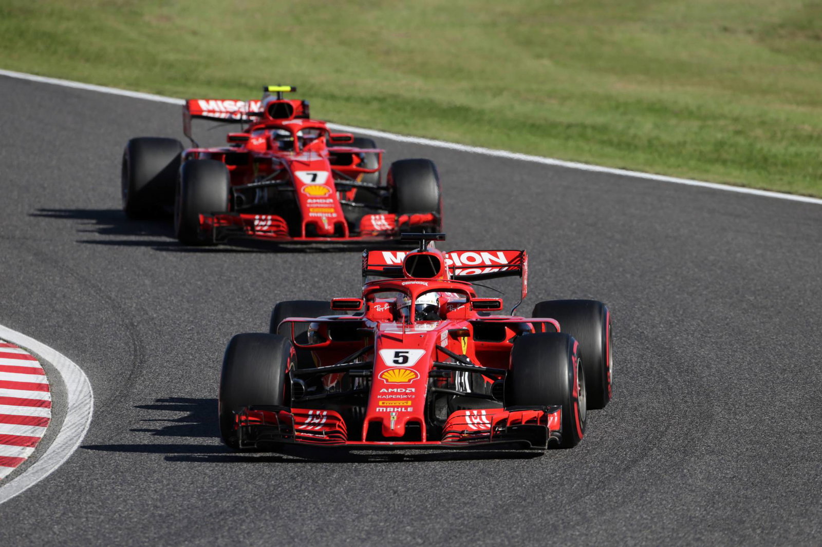 Hamilton wants more wheel-to-wheel F1 battles with Vettel