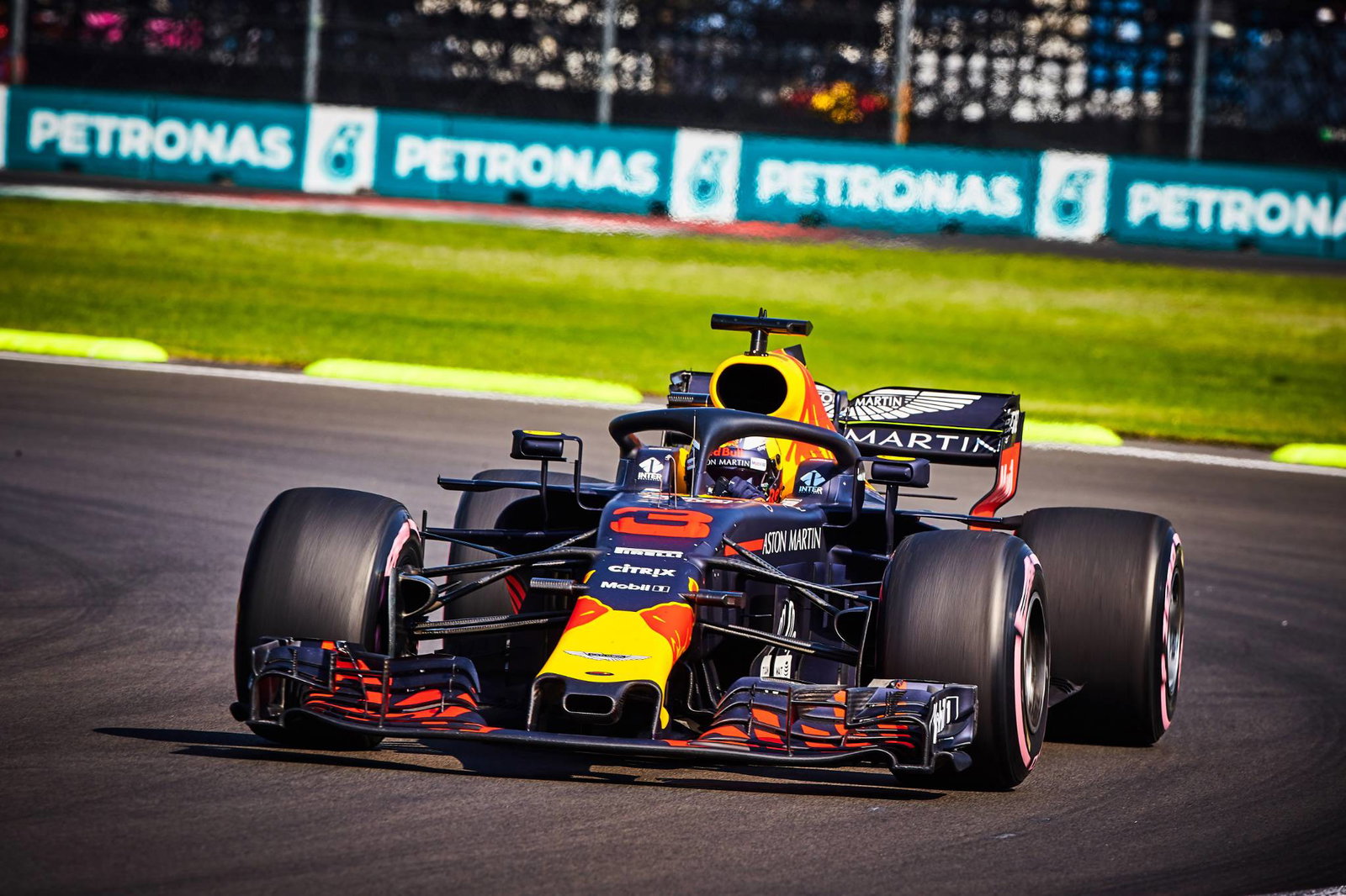 Red Bull suspects hydraulic failure behind Verstappen’s FP2 stoppage 