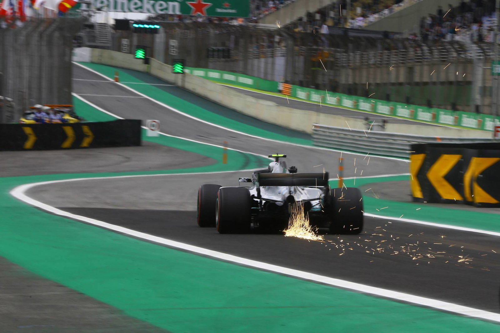 Penalti grid GP Brasil Ricciardo dipicu oleh alat pemadam kebakaran