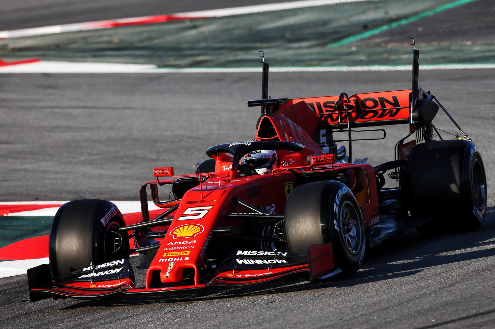 Sebastian Vettel tercepat untuk Ferrari pada pagi pembukaan tes F1