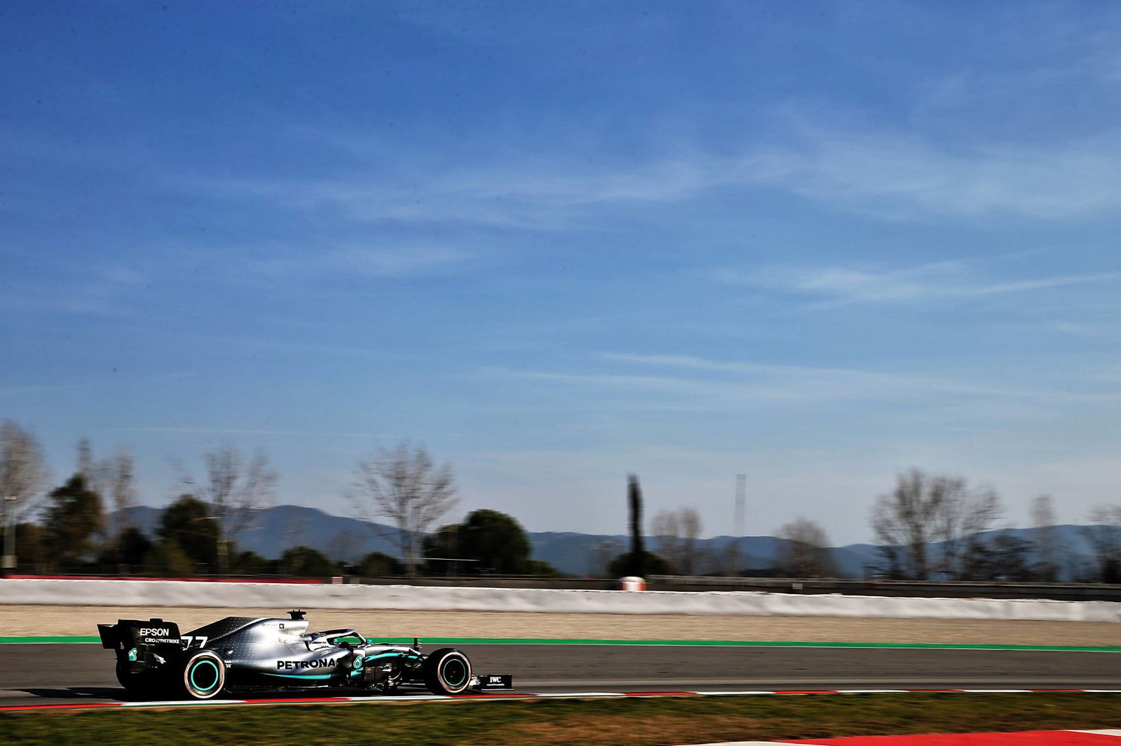 Hamilton lauds Mercedes’ “most positive” day of F1 testing