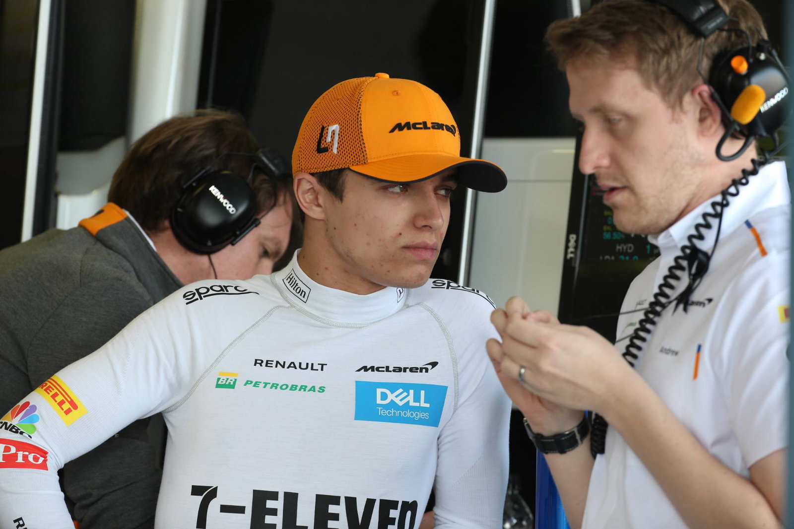 Ferrari menjelaskan keputusannya untuk tidak mengadu Leclerc karena tawaran lap tercepat terlambat