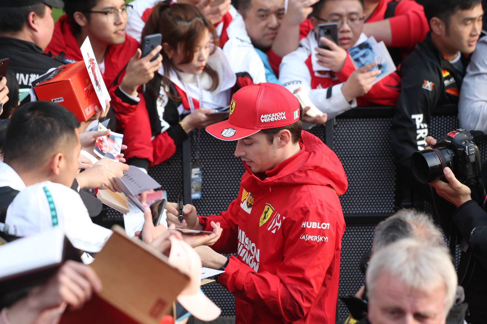 Coulthard, Dennis complete Red Bull show run at Vietnam Grand Prix