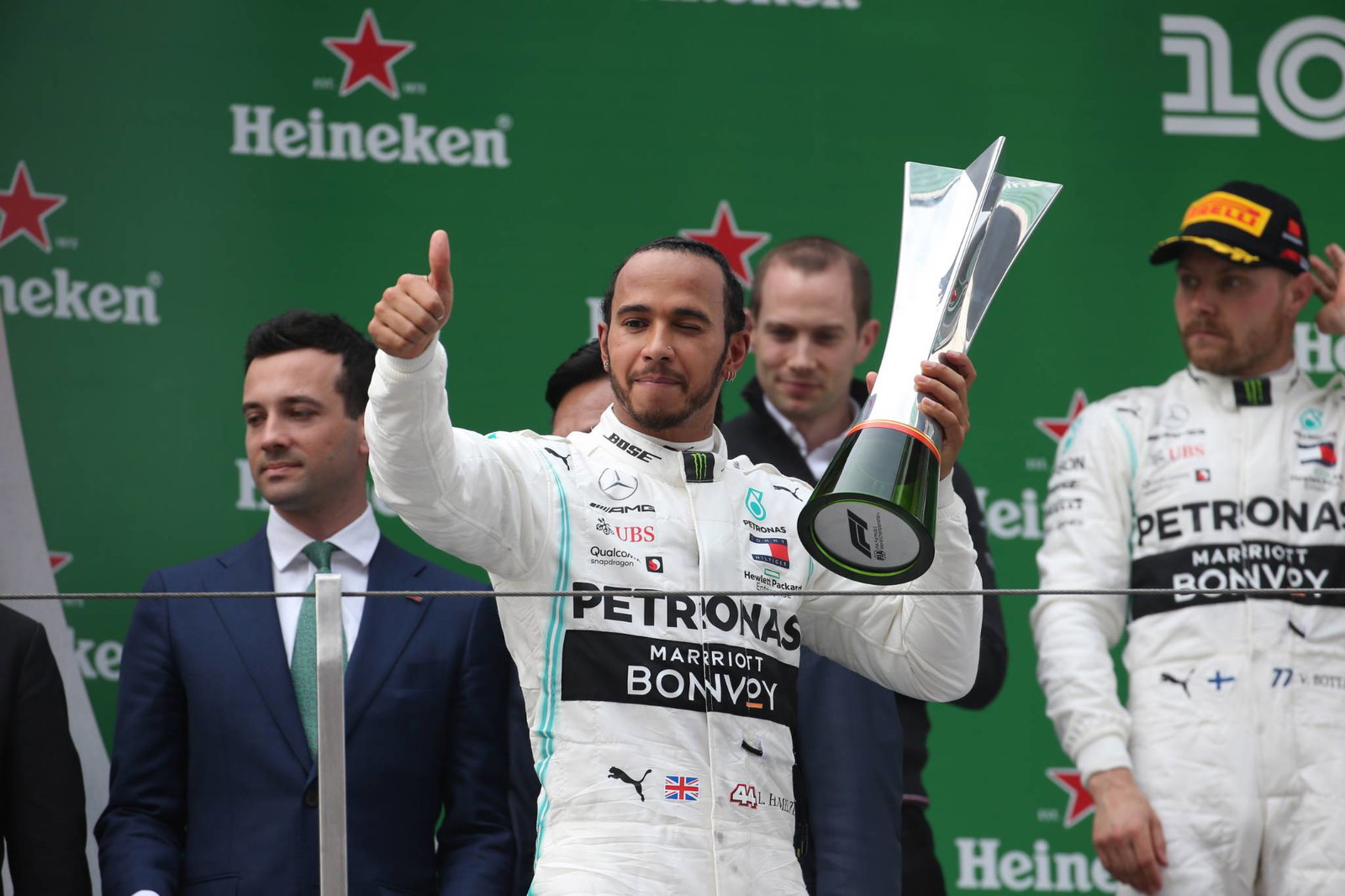 Saat Ferrari berjuang, Mercedes terus menjadi lebih baik