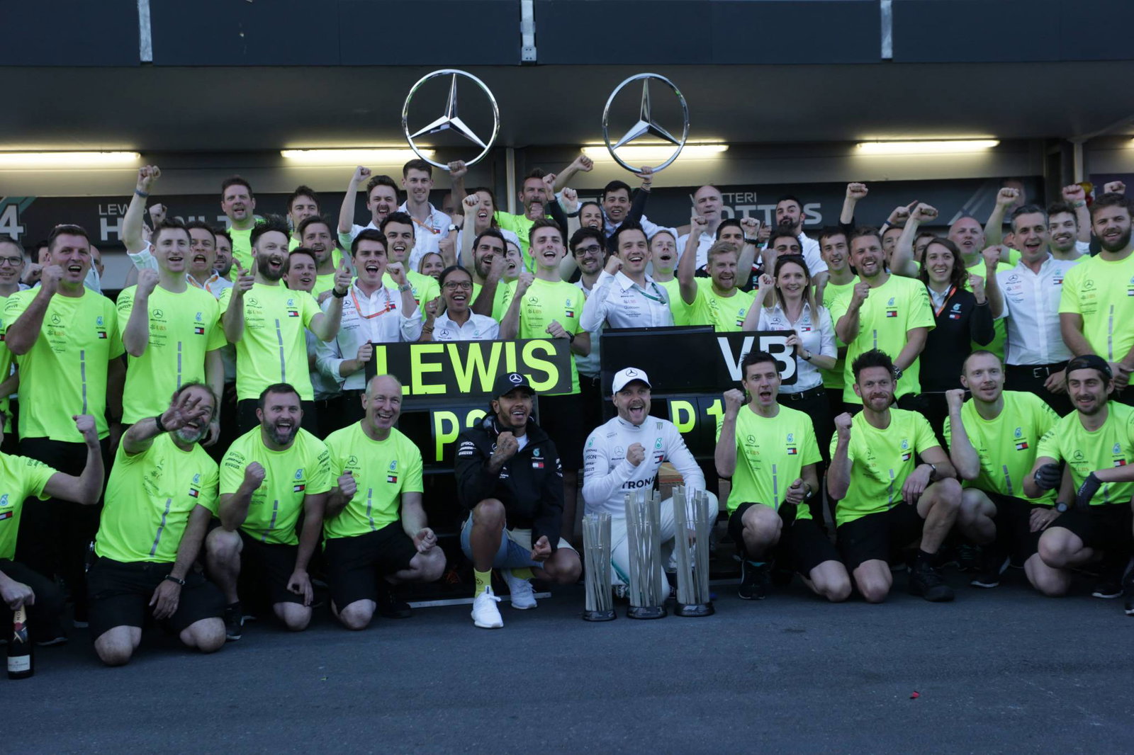 Mercedes senang membiarkan 'bersih' Hamilton dan Bottas balapan bebas di Baku