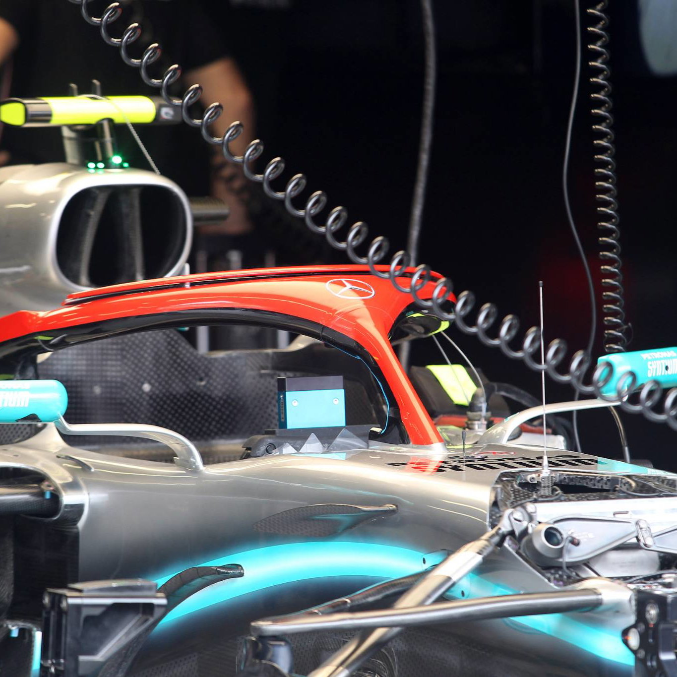 Niki Lauda dimakamkan di Wina saat ratusan orang menghadiri pemakaman