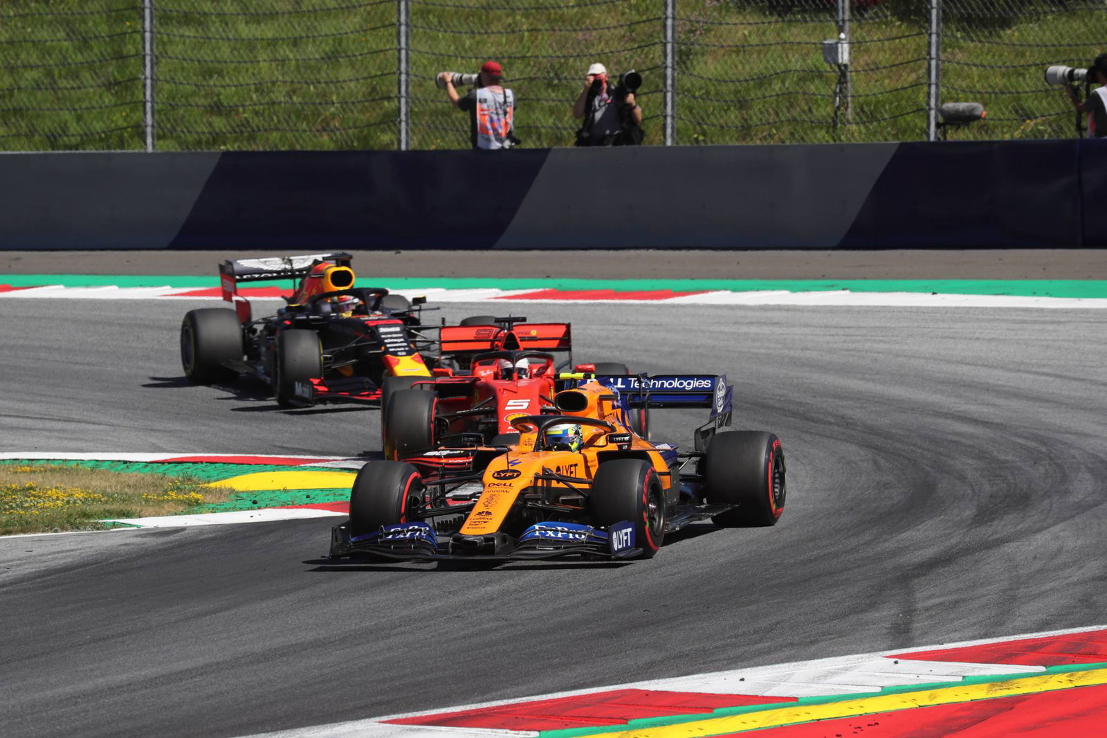 F1 harus menjadi tim yang kurang fokus pada ban - Red Bull