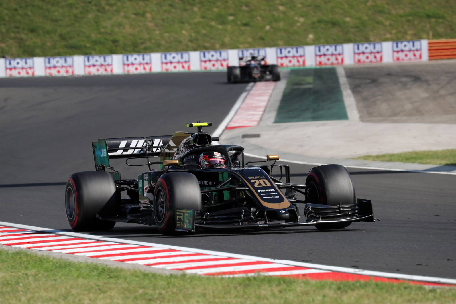 Sainz plays down catching Gasly in F1 2019 season