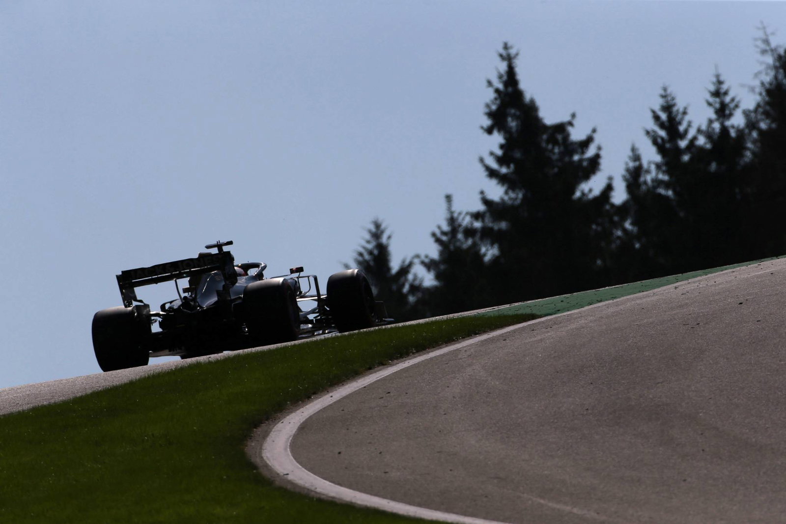 Sergio Perez avoids sanction for late Albon move at Spa