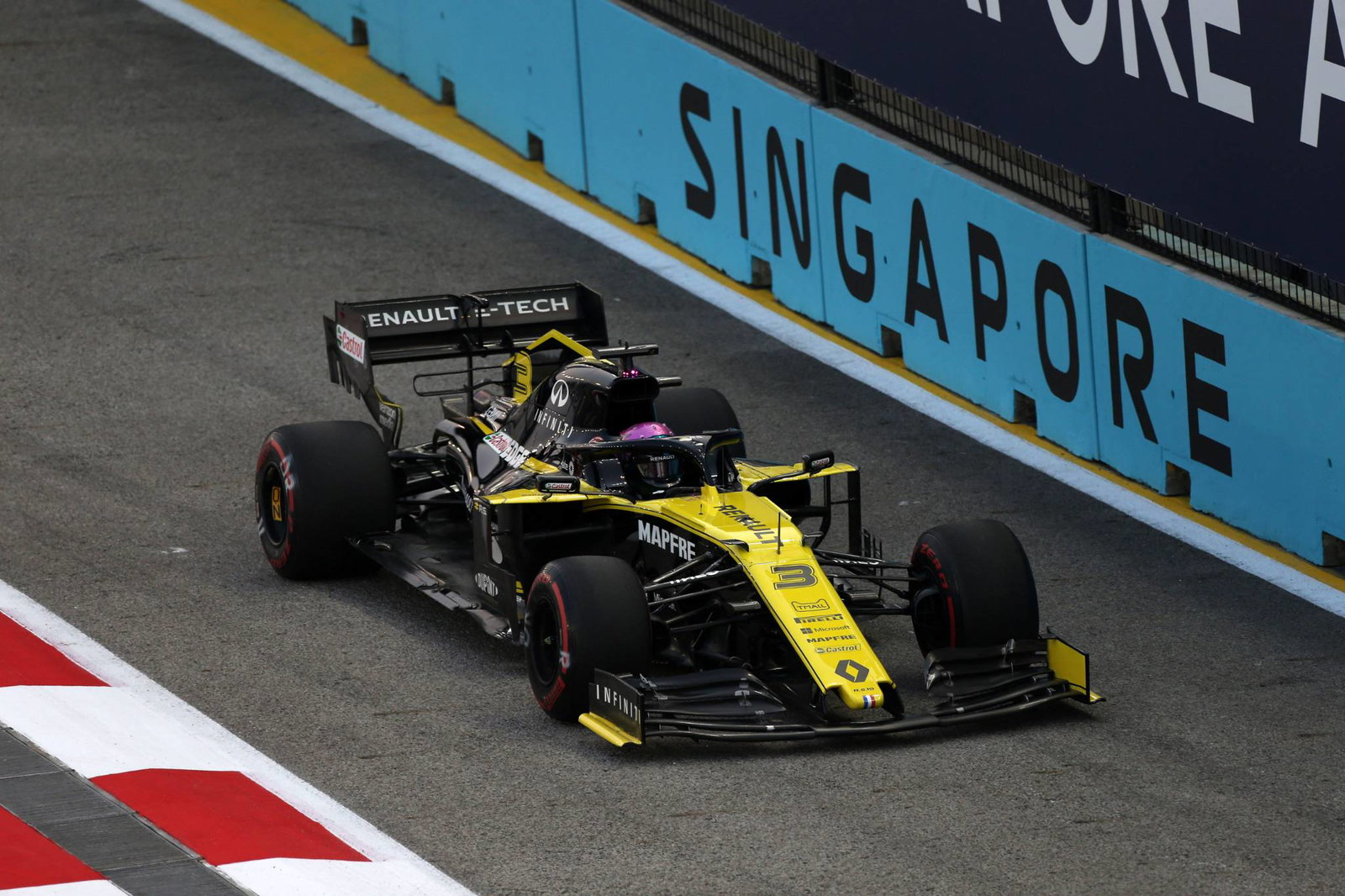 Pembalap Renault Daniel Ricciardo dikeluarkan dari kualifikasi GP Singapura