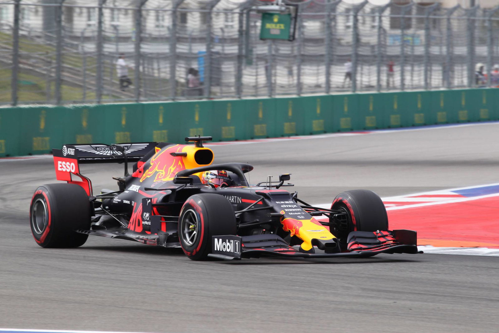 Alexander Albon menyalahkan kesalahan Hamilton di Sochi FP2