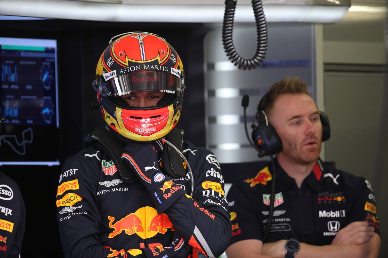 Charles Leclerc dominates Russian GP qualifying for 4th straight pole