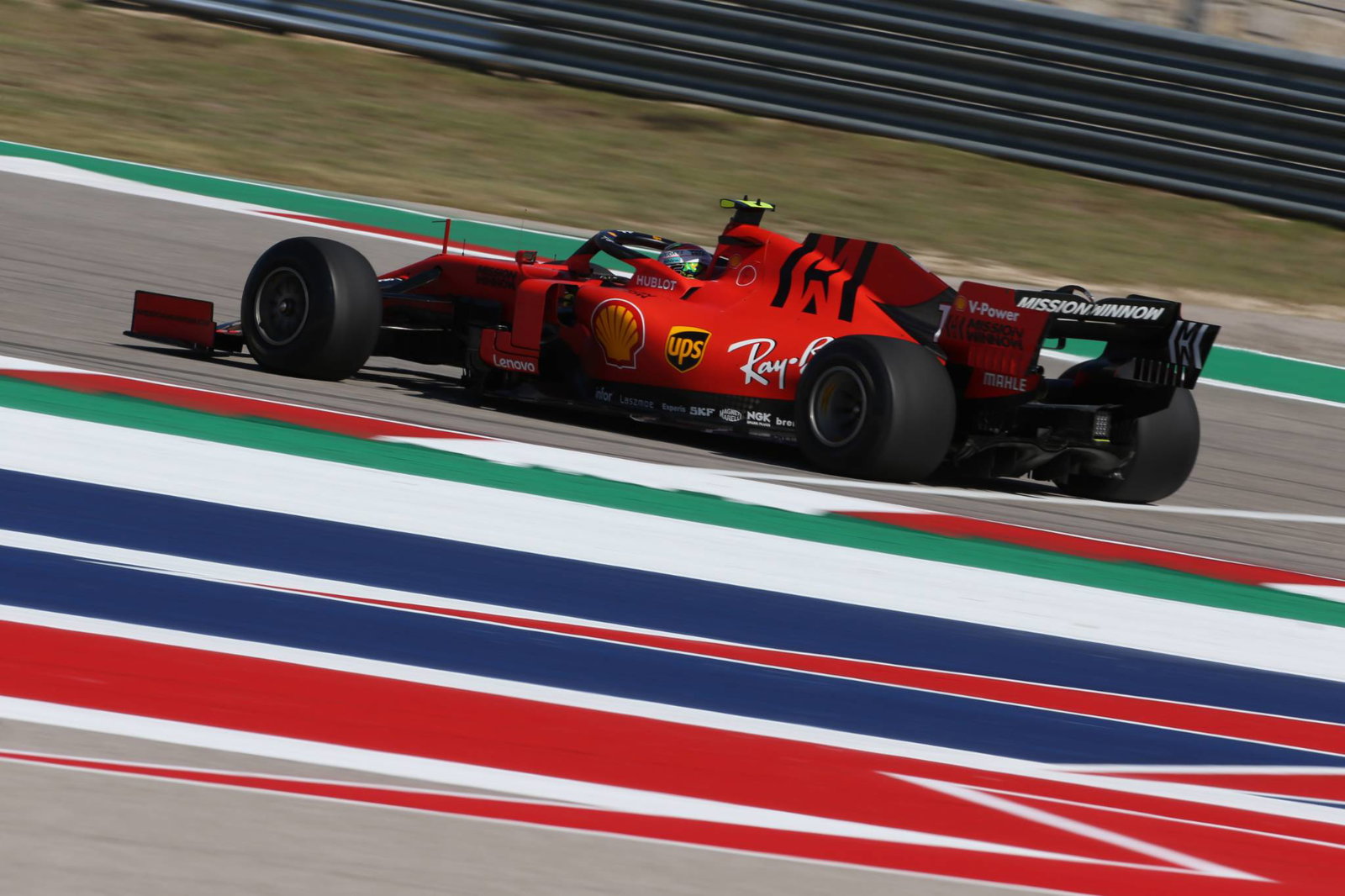 McLaren 'working very hard' to improve F1 pit stop reliability