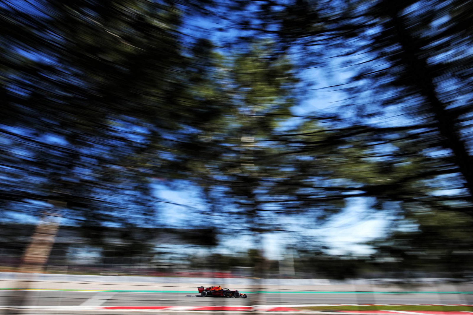 Ricciardo mengirim Renault ke puncak saat kecepatan pengujian F1 meningkat pada hari terakhir