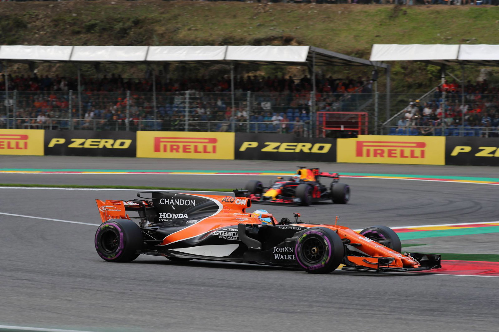 Perez left with two options for 2018, 'really close' to signing F1 contract