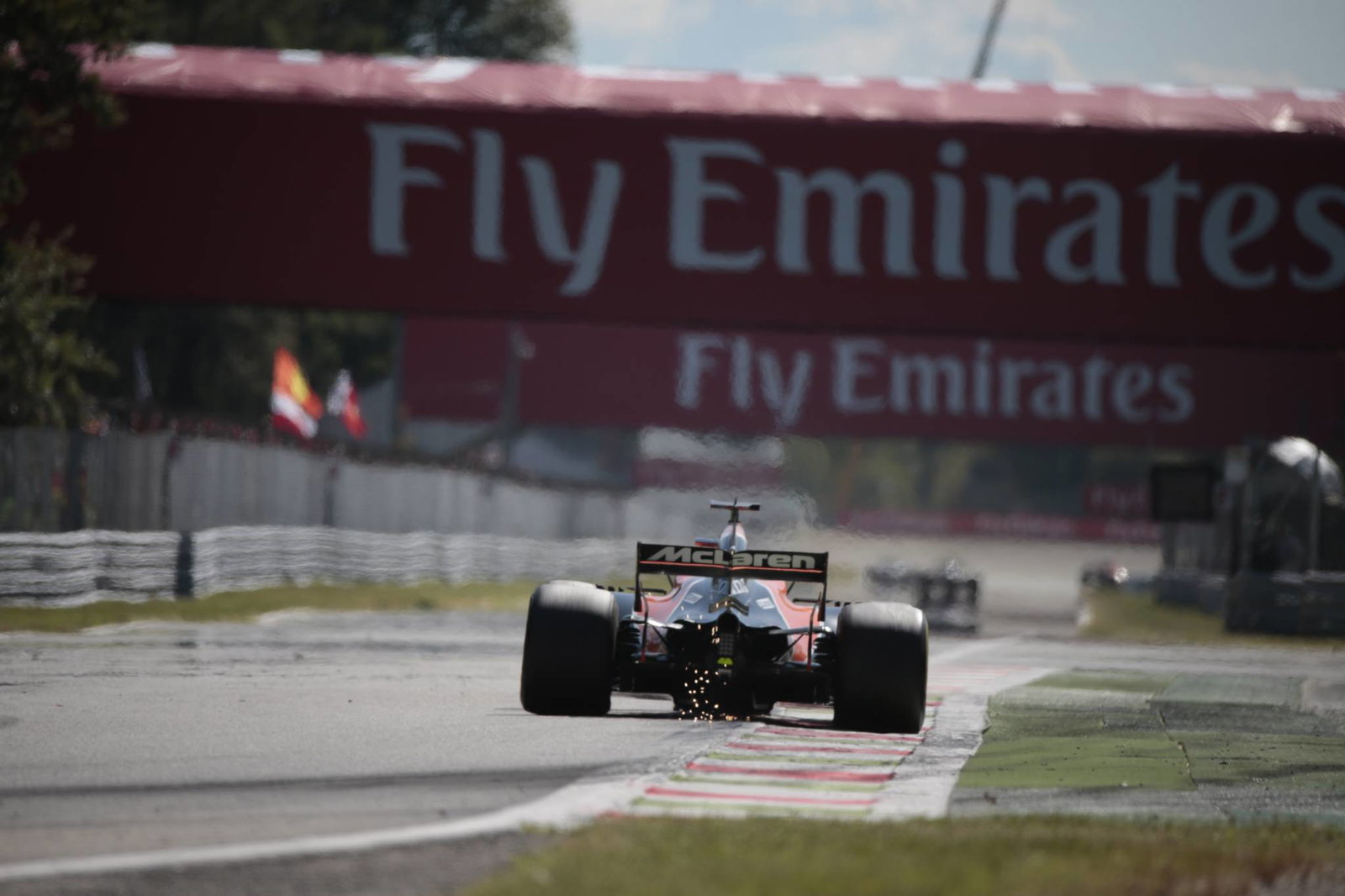 Hamilton predicts race against Vettel for five F1 titles in 2018