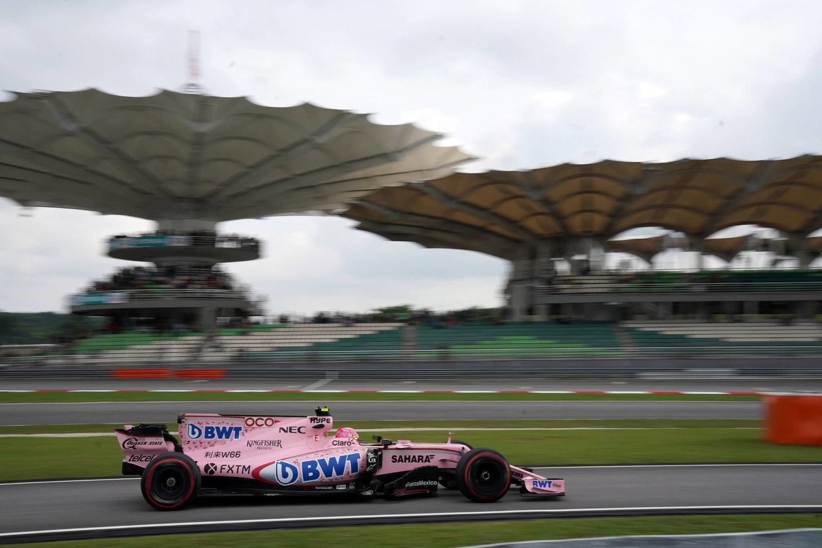 Ricciardo gave Verstappen 'half a tenth' for 20th birthday in Malaysia qualifying