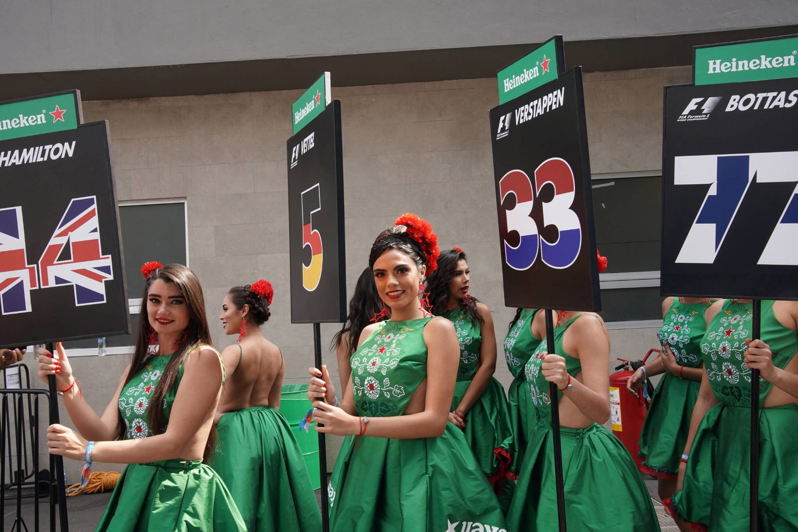 McLaren F1 terbuka untuk merekrut kembali Lewis Hamilton jika dia meninggalkan Mercedes