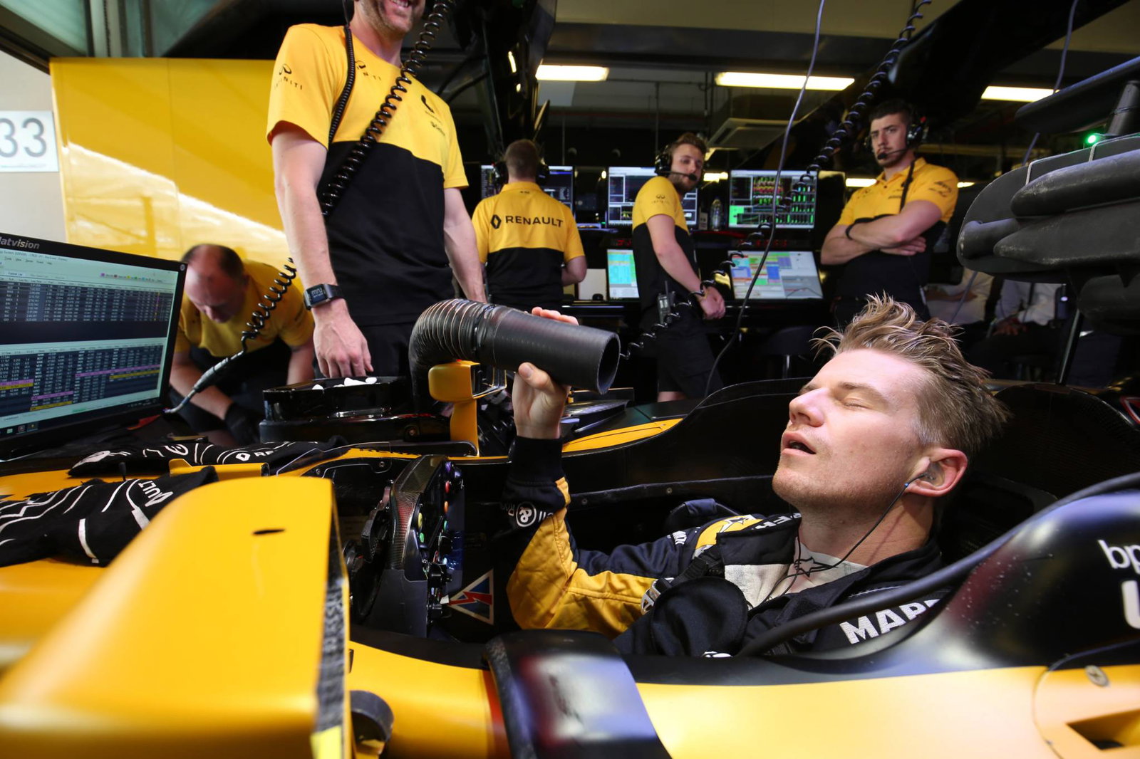 Kimi Raikkonen melawan es karting!