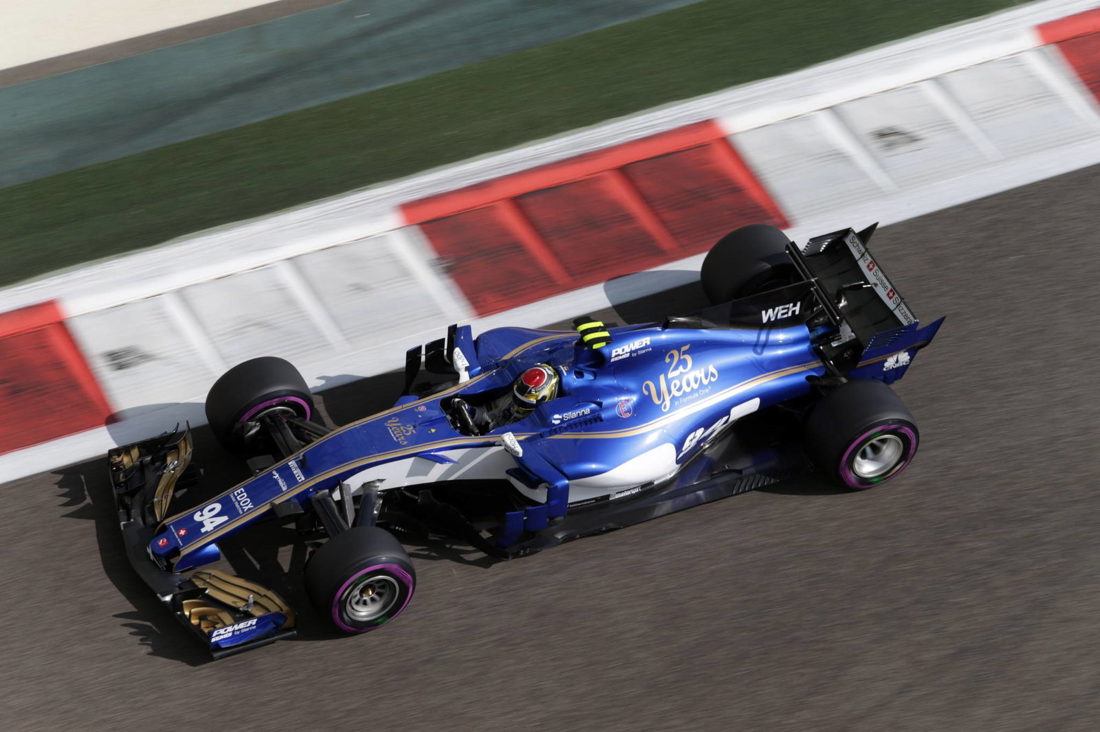 F1: Alonso recovers from “small kiss” crash in Abu Dhabi test
