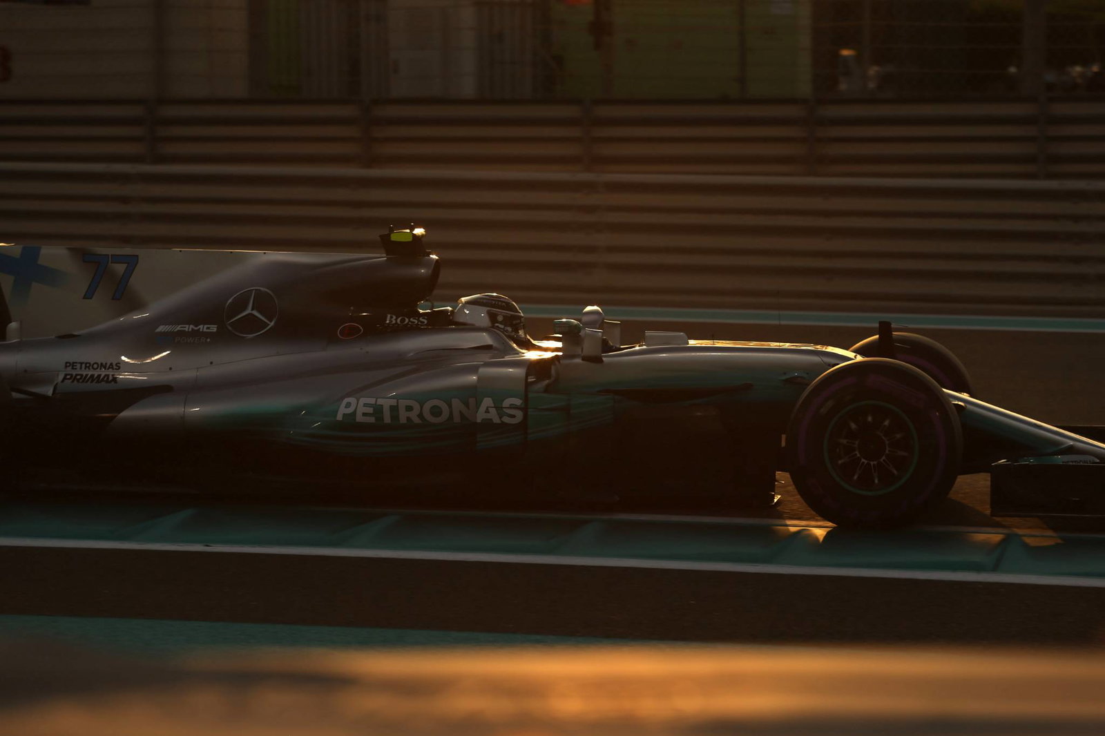 F1 Abu Dhabi GP: Hamilton hopes to battle Bottas after losing pole