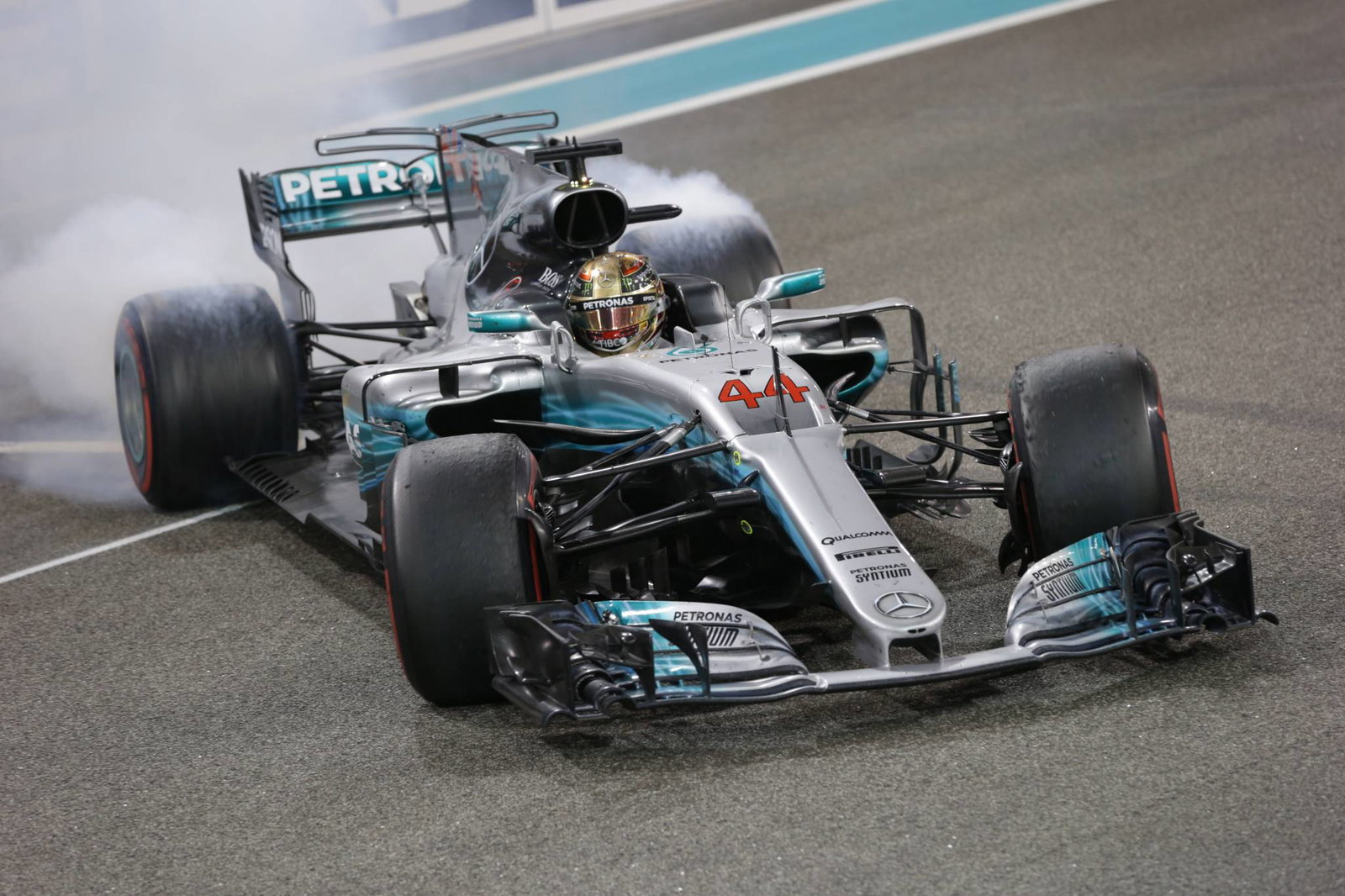 Prost: Renault targeting performance over results in 2018