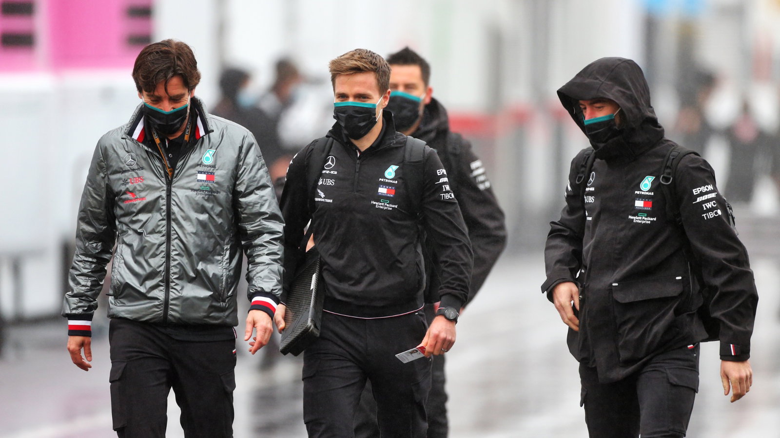 Stoffel Vandoorne (BEL) Mercedes AMG F1 Reserve Driver (Right).