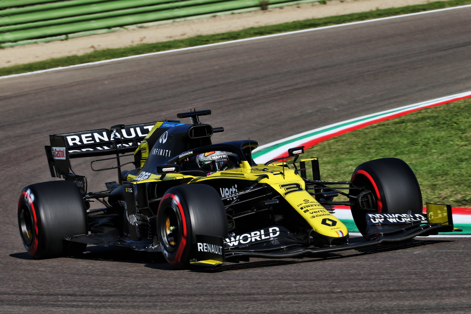 Daniel Ricciardo (AUS) Renault F1 Team RS20.
