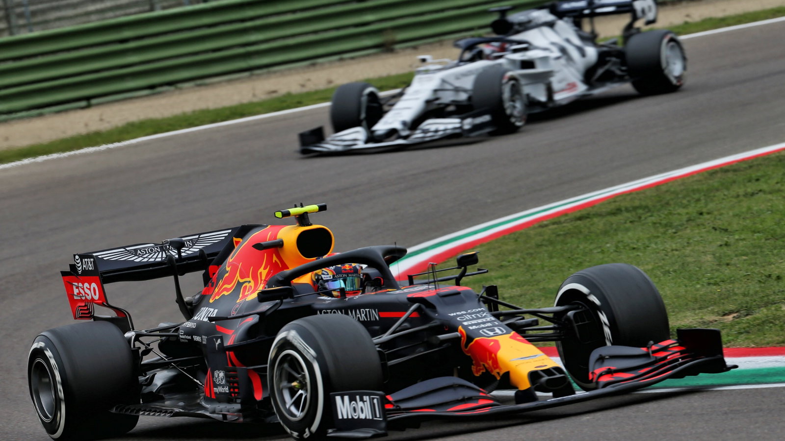 Alexander Albon (THA) Red Bull Racing RB16.