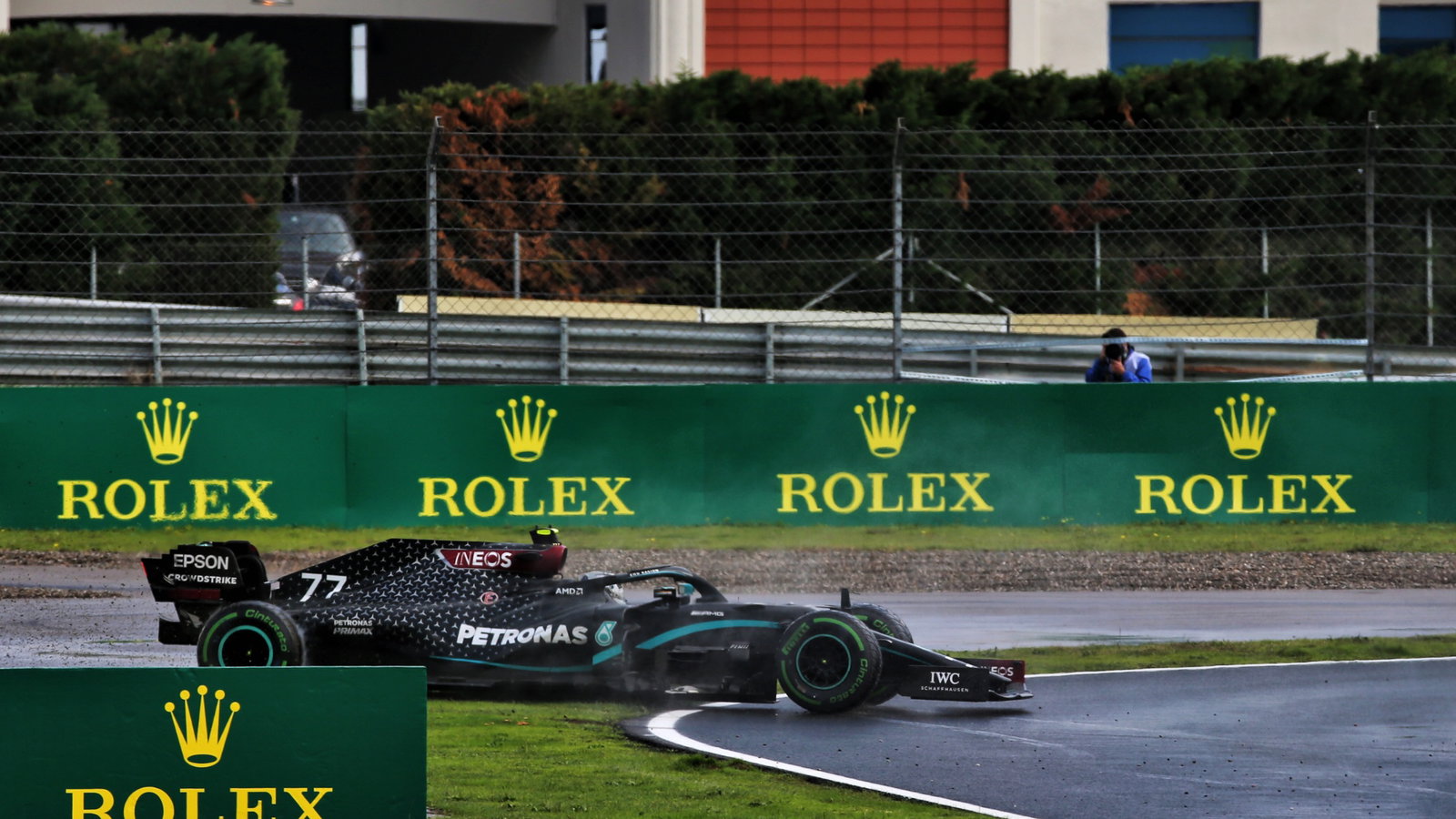 Valtteri Bottas (FIN) Mercedes AMG F1 W11 spins.