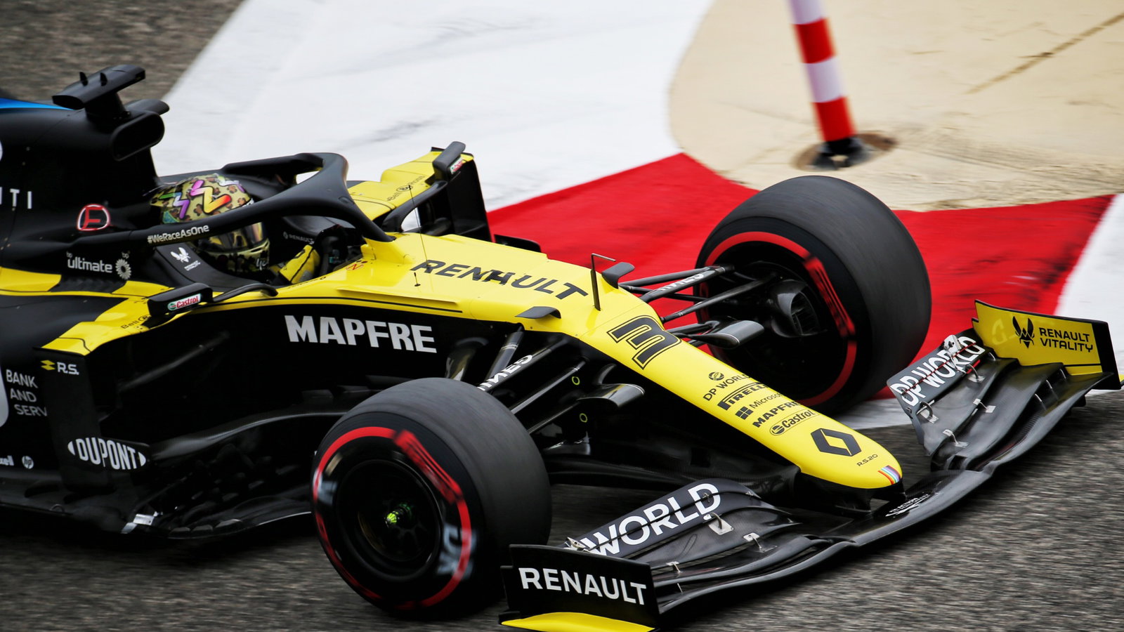 Daniel Ricciardo (AUS) Renault F1 Team RS20.