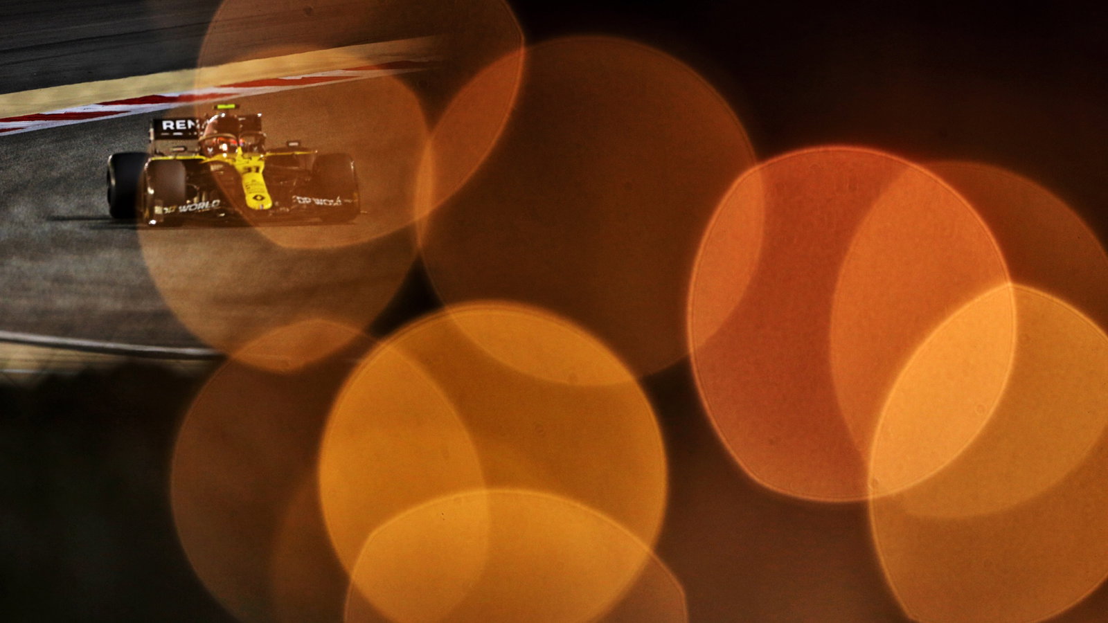 Esteban Ocon (FRA) Renault F1 Team RS20.