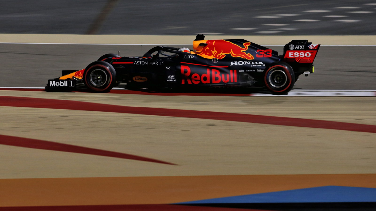 Max Verstappen (NLD) Red Bull Racing RB16.