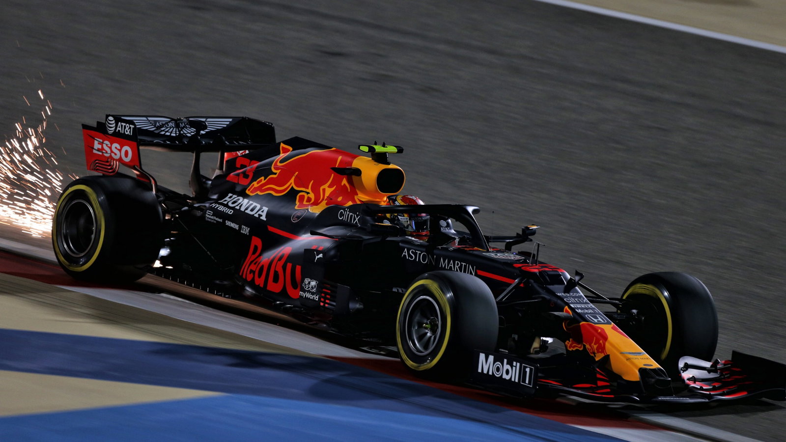 Alexander Albon (THA) Red Bull Racing RB16.