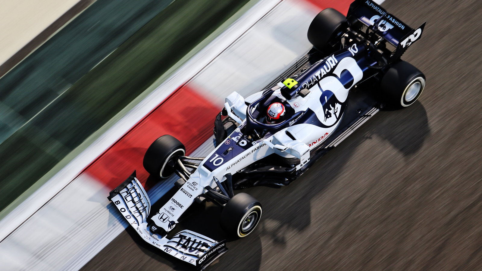 Pierre Gasly (FRA) AlphaTauri AT01.