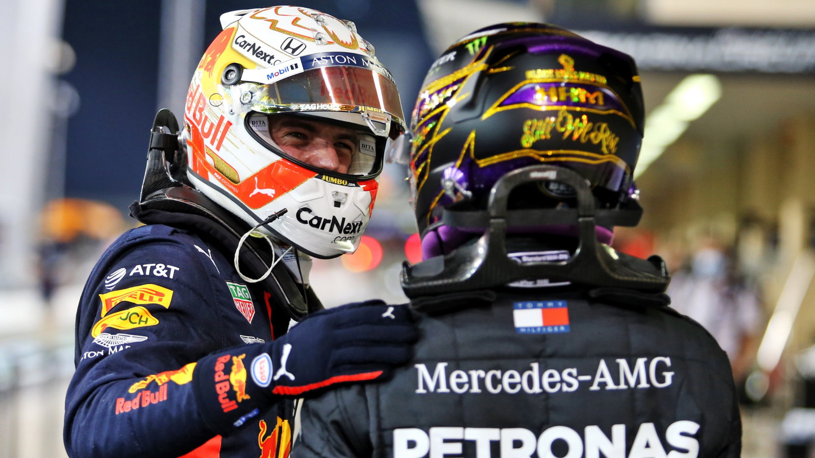 (L to R): Max Verstappen (NLD) Red Bull Racing celebrates his pole position in qualifying parc ferme with Lewis Hamilton (GBR) Mercedes AMG F1.