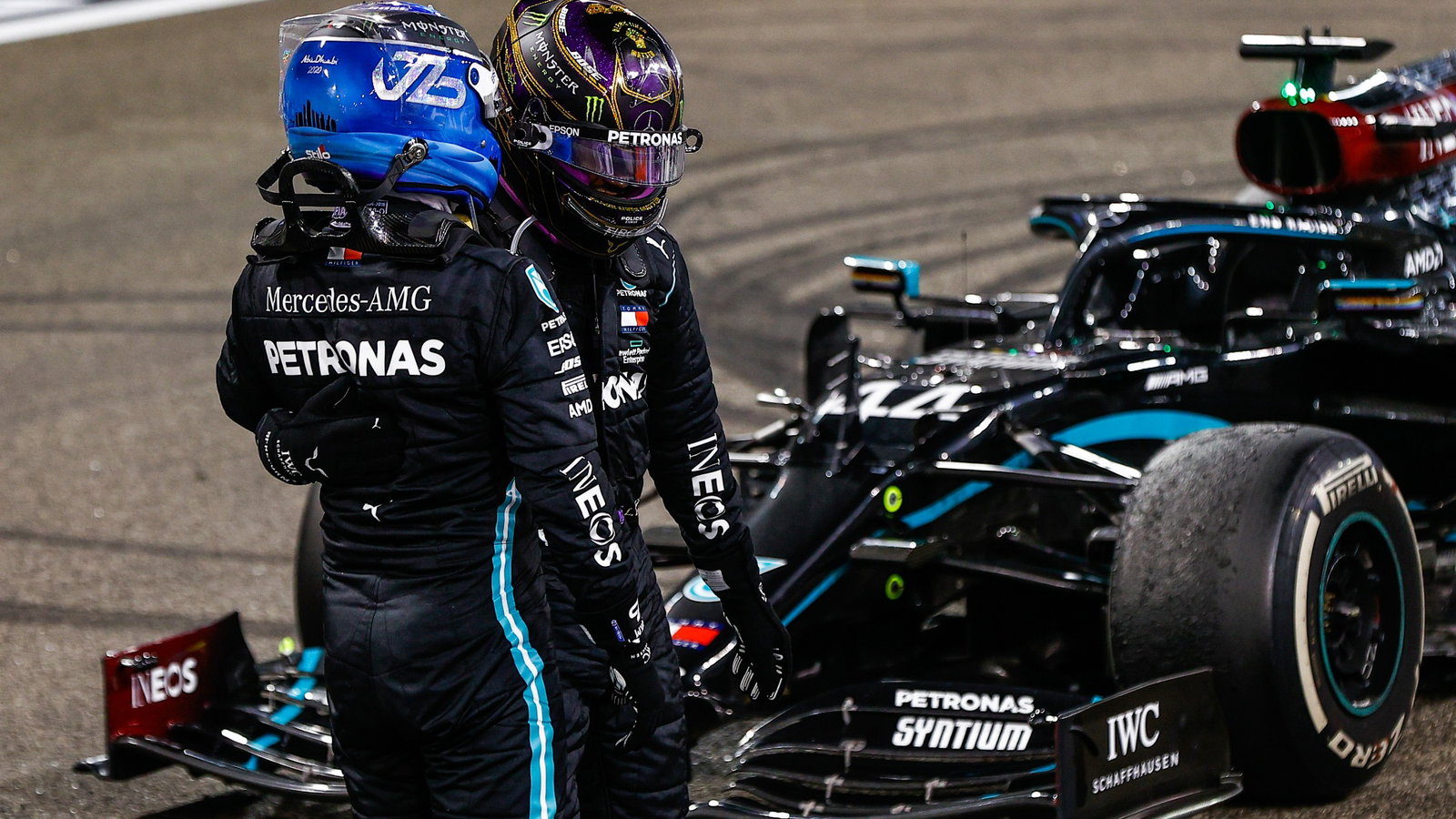 Valtteri Bottas (FIN) Mercedes AMG F1 and Lewis Hamilton (GBR) Mercedes AMG F1 in parc ferme.
