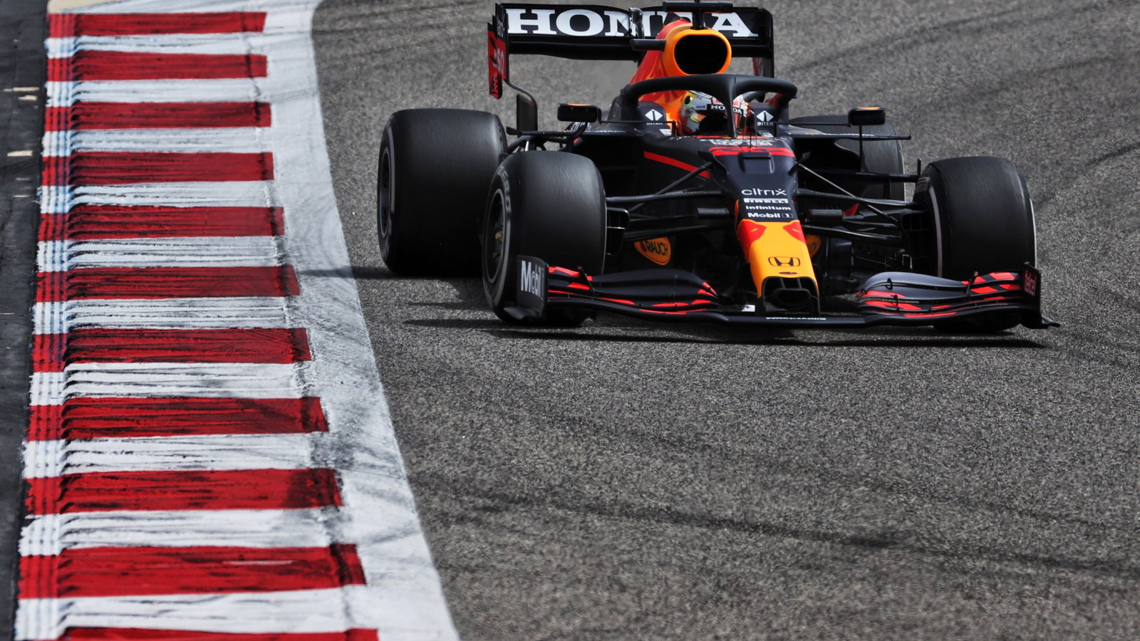 Max Verstappen (NLD) Red Bull Racing RB16B.