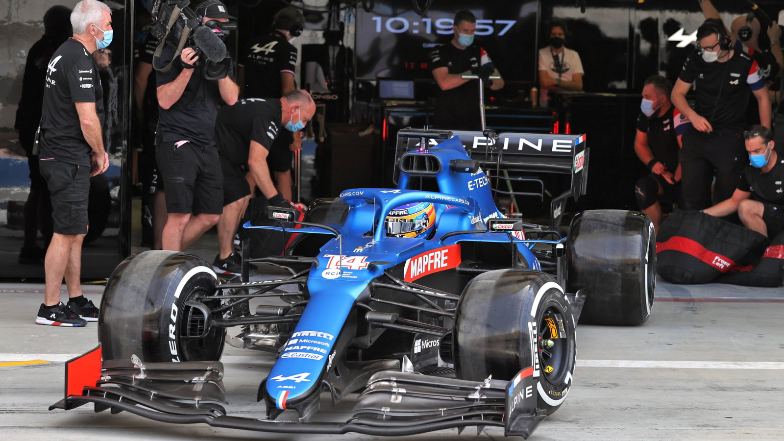 Fernando Alonso (ESP) Alpine F1 Team A521 leaves the pits.