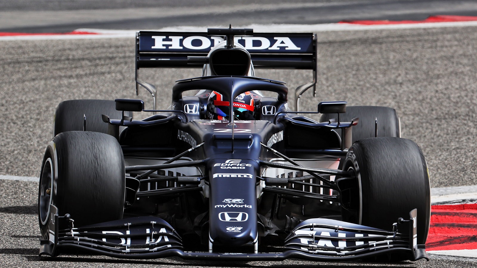 Yuki Tsunoda (JPN) AlphaTauri AT02.