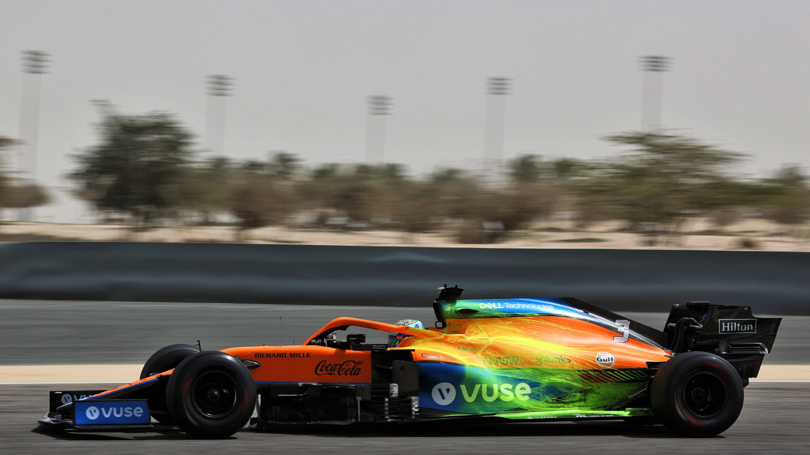 Daniel Ricciardo (AUS) McLaren MCL35M with flow-vis paint.