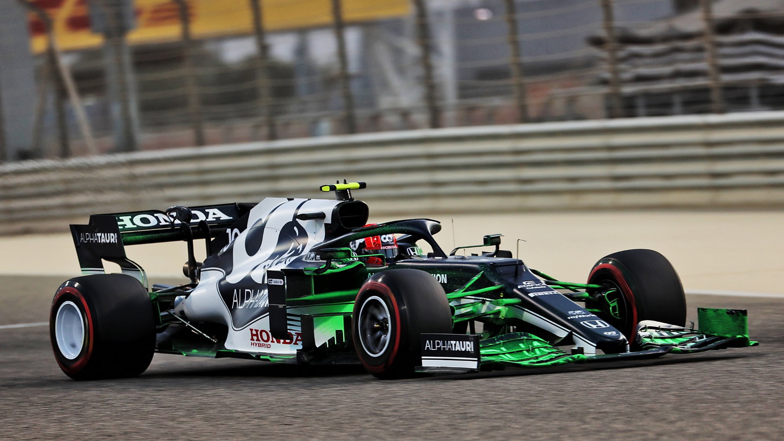 Pierre Gasly (FRA) AlphaTauri AT02 with flow-vis paint.