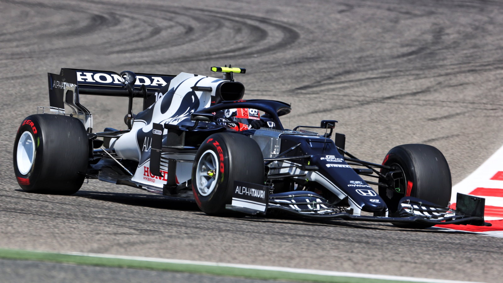 Pierre Gasly (FRA) AlphaTauri AT02.