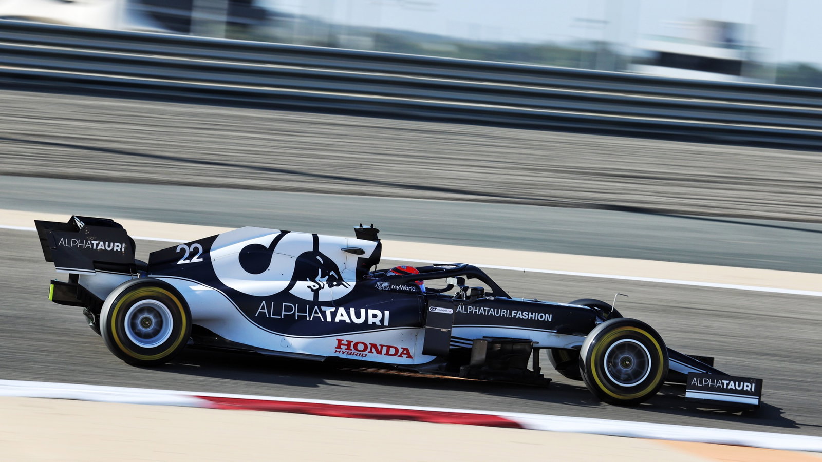 Yuki Tsunoda (JPN) AlphaTauri AT02.