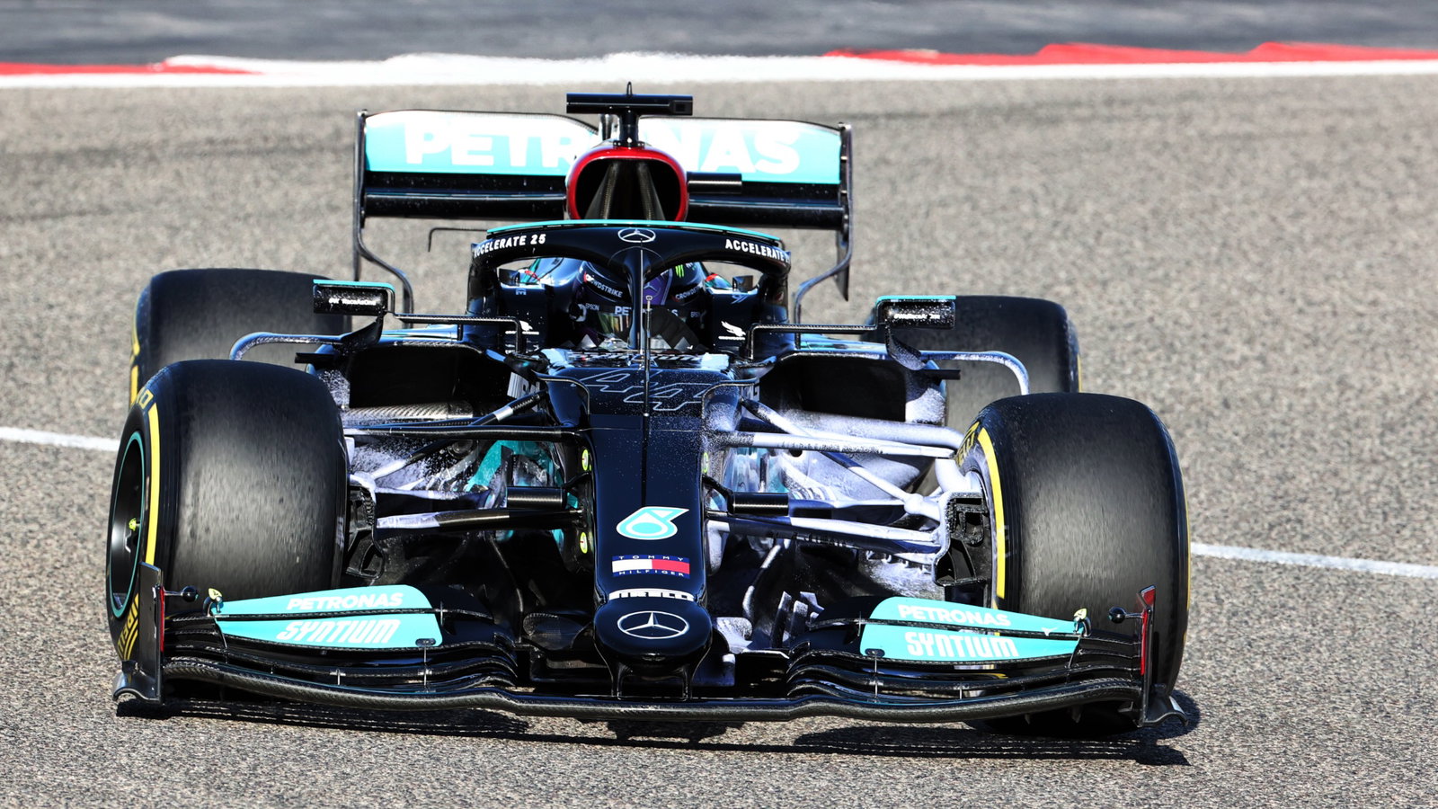 Lewis Hamilton (GBR) Mercedes AMG F1 W12 running flow-vis paint.