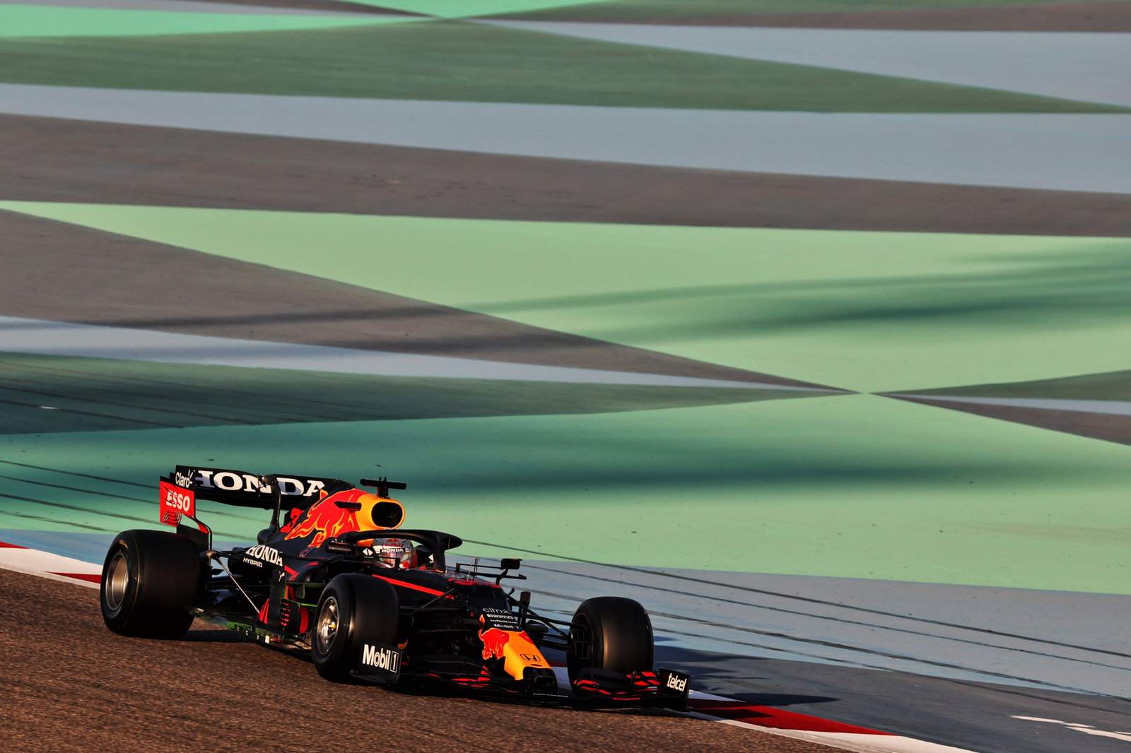 Max Verstappen (NLD) Red Bull Racing RB16B.